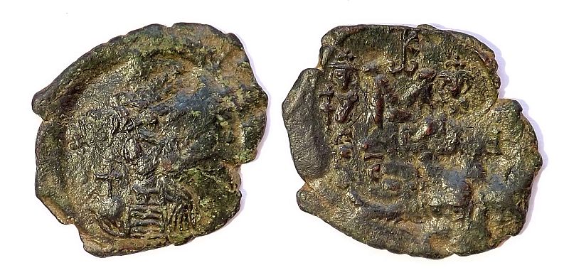 Sear 1207
Constantine IV Pogonatus (668 – 685 CE) Follis, weight 4.92g, diameter 30mm. Mint of Syracuse. Overstruck on a Syracusan follis of Constans II [Sear 1109 or 1110].
