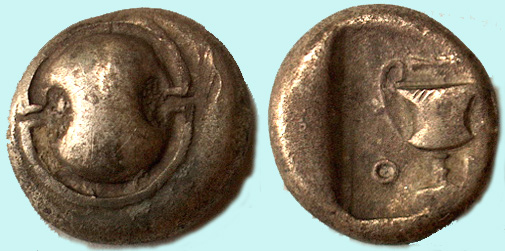 Thebes, Boeotia, Federal Coinage, AR Hemidrachm
Boeotian shield.
Kantharos (amphora) and club above, O left field, ? right field
SNG Cop 90, 338 - 331 BC.
Keywords: Boetia hemidrachm Federal mint
