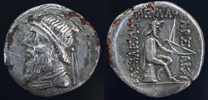 Mithradates I., 165-1382 BC,
Fourree dr., 3,96gr,  20mm;   Sellwood 11.1var.,  Shore 24var., Sunrise --;
mint: uncertain,    axis: 12h;
obv.: bare-headed bust, left, w/diadem, knot and 2 ribbons; medium long hair, long beard; earring, necklace w/pellet finials; reed and pellet border 8-16h;
rev.:  archer, right, on omphalos, w/bow in right hand; 3-line legend: B&Lambda;&Sigma;I&Lambda;E&Omega;&Sigma; ME&Gamma;&Lambda;&Lambda;oY &Lambda;P&Sigma;&Lambda;KoY;

ex:  M&M Auction 29
