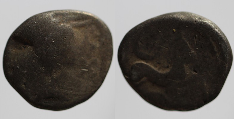Drachme - cheval/volute -100/-50
Argent, 2,25 g, 14,5 mm.
A/ Tête à gauche (casquée ?), croix bouletée derrière
R/ Cheval à droite, volute (?) dessus,
Réfs : Non retrouvé
